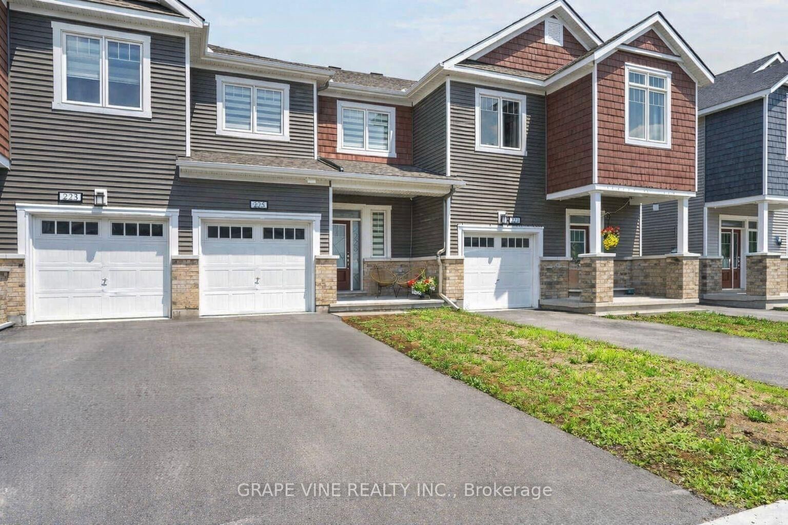 Property Photo: 225 Billrian Crescent ON K2S 3A5