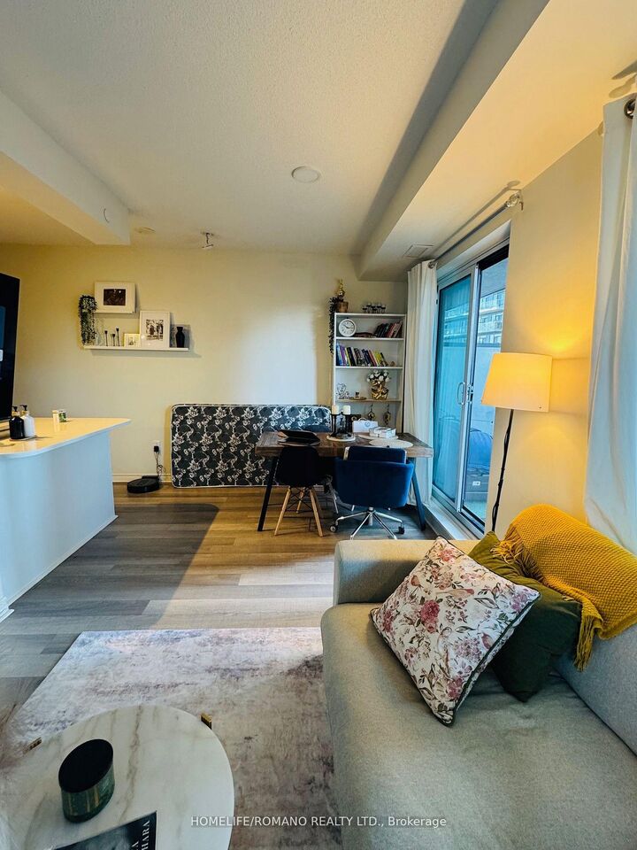 Property Photo:  39 Annie Craig Drive 605  ON M8V 0H1 