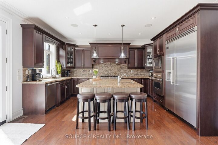 Property Photo:  39 Amesbury Drive  ON M6M 4H5 