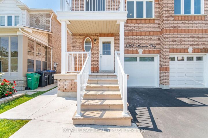 Property Photo: 3907 Manatee Way ON L5M 6P5