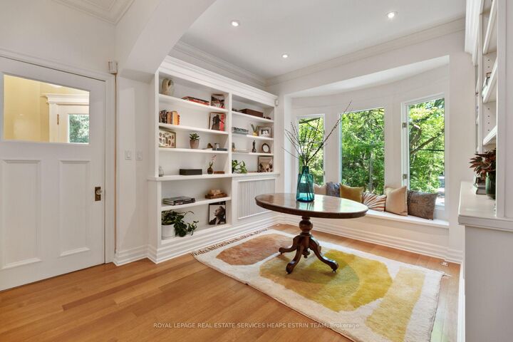 Photo de la propriété:  65 Highland Avenue  ON M4W 2A2 