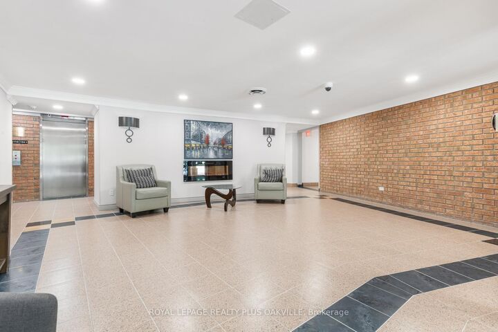 Property Photo:  1240 Marlborough Court 1006  ON L6H 3K7 