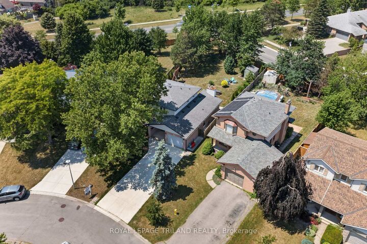 Photo de la propriété:  1077 Mahogany Crescent  ON N6H 4V8 