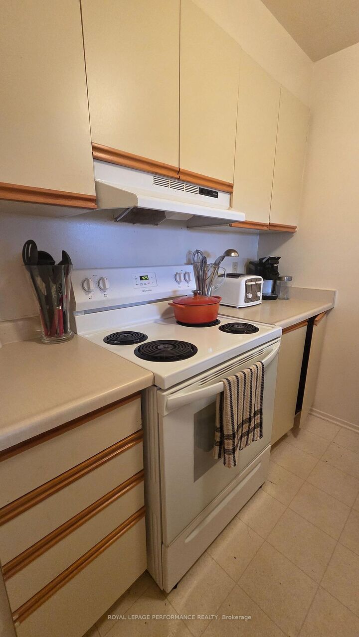Property Photo: 218 Viewmount Drive 115 ON K2E 7X5