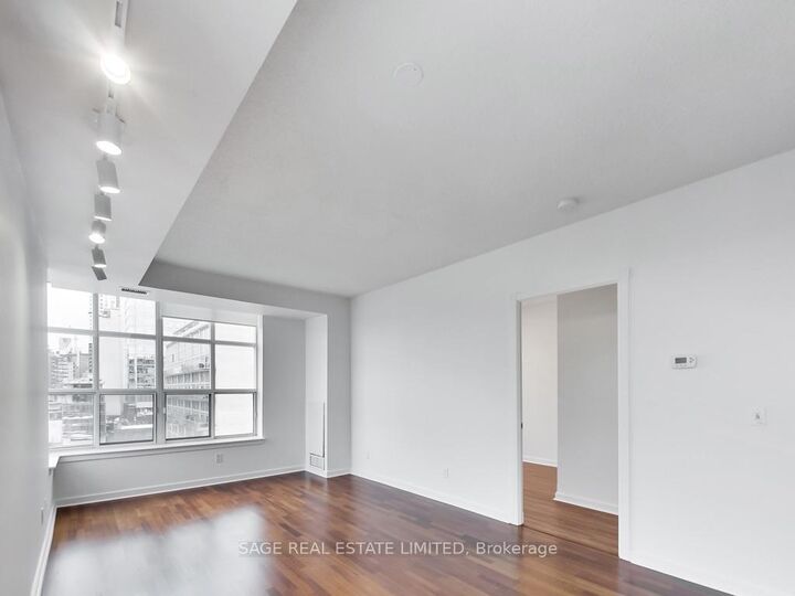 Property Photo:  438 Richmond Street W 910  ON M5V 3S6 