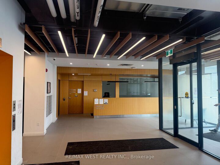 Property Photo: 1800 Simcoe Street N 302 ON L1G 0C2