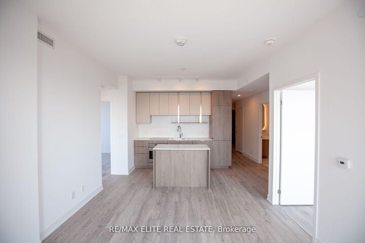 Property Photo: 15 Holmes Avenue 1704 ON M2N 0L4