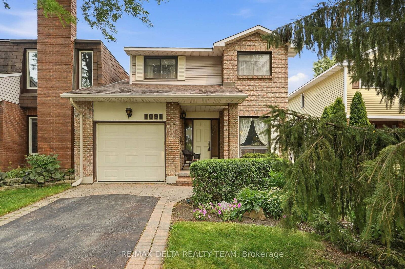 Property Photo: 1091 St Lucia Place ON K1C 2G4