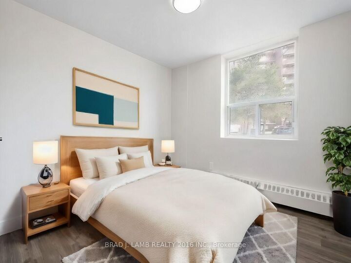 Property Photo:  3045 Queen Frederica Drive S 803  ON L4Y 3A2 