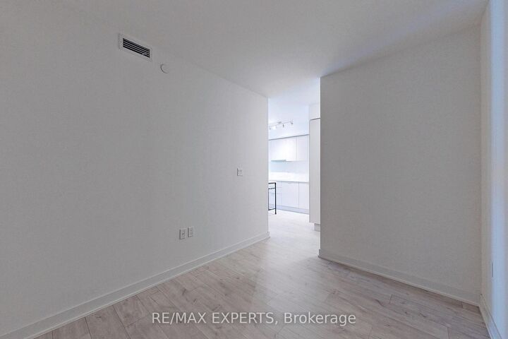 Property Photo: 27 Bathurst Street 1114 ON M5V 0R1