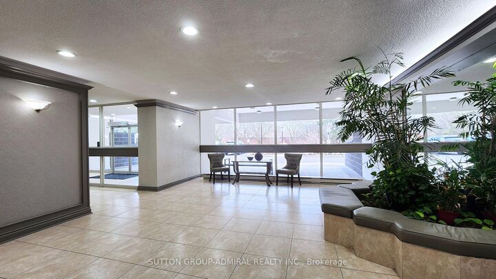 Photo de la propriété: 80 Inverlochy Boulevard 1011 ON L3T 4P3