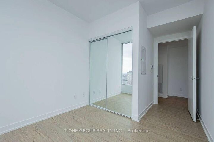 Property Photo:  85 Wood Street 3003  ON M4Y 0E8 