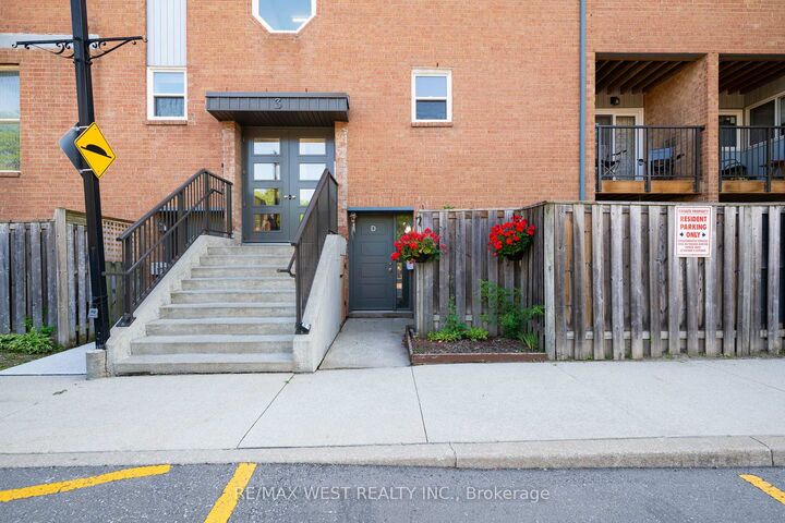 Property Photo: 2866 Battleford Road 3D ON L5N 3L3