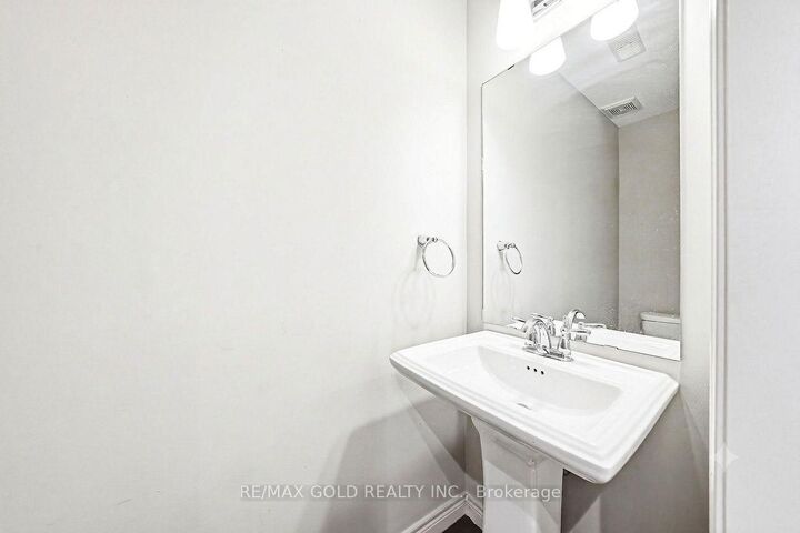 Property Photo:  4 Bird Lane  ON L9G 0G7 