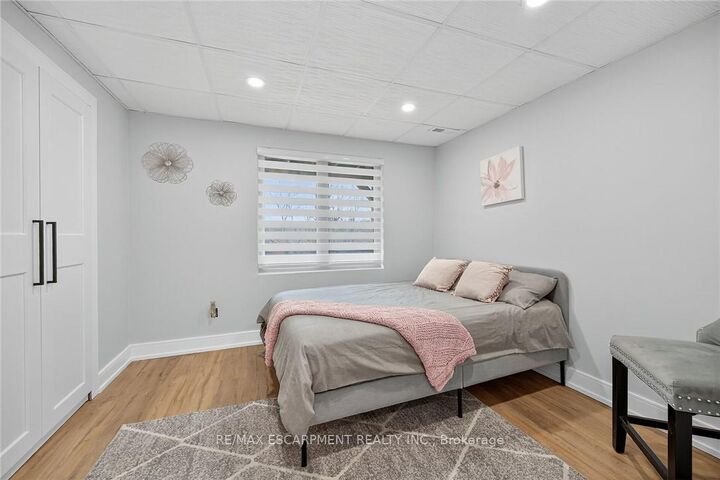 Property Photo: 397 Caithness Street E ON N3W 1C8