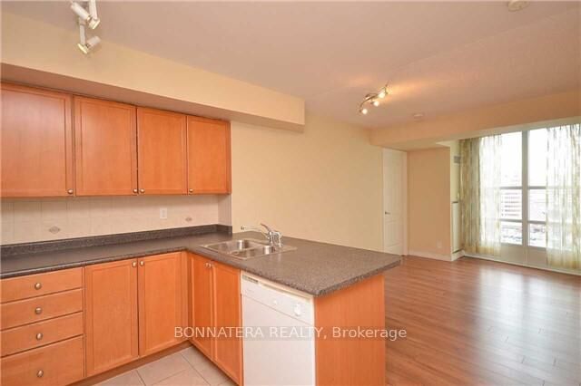 Property Photo: 33 Elm Drive 1506 ON L5B 4M2