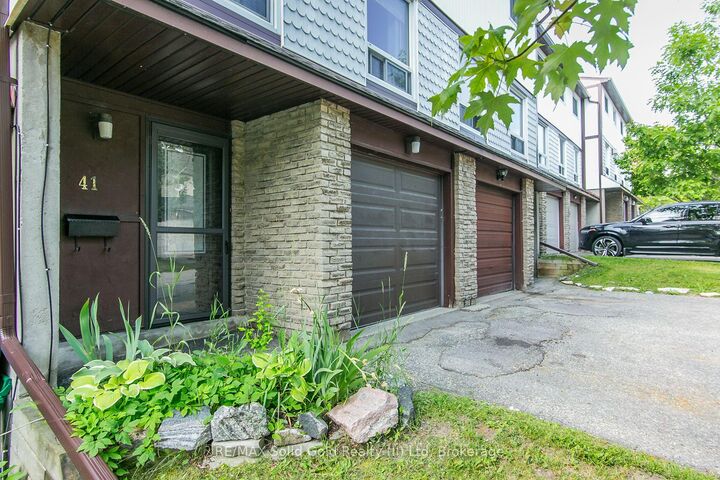 Property Photo: 80 Old Country Drive 41 ON N2E 2E5