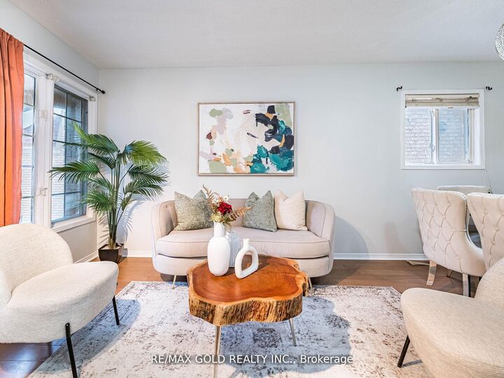 33 Fiddleneck Crescent — photo 1