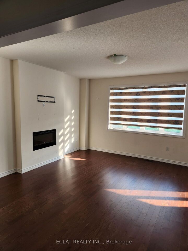 Photo de la propriété:  134 Petch Avenue  ON L7C 4L3 