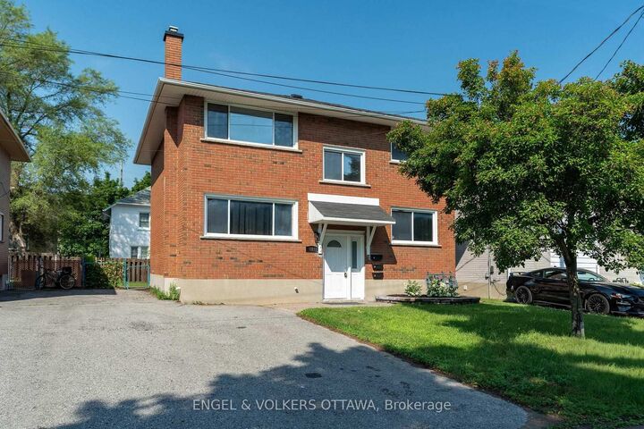 Property Photo: 896 Pinewood Crescent 3 ON K2B 5Y4