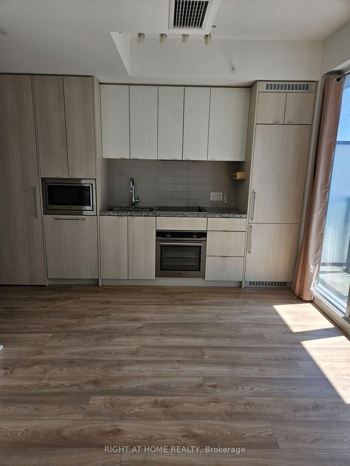 Property Photo:  115 Blue Jays Way 4308  ON M5V 0N4 