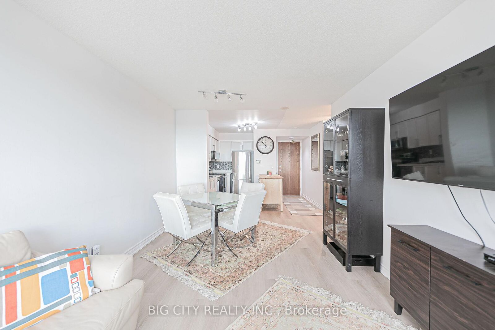 Property Photo: 23 Oneida Crescent 1206 ON L4B 0A2