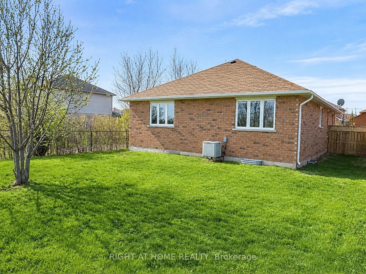 Property Photo: 62 Highland Road W Lower ON L8J 0M7