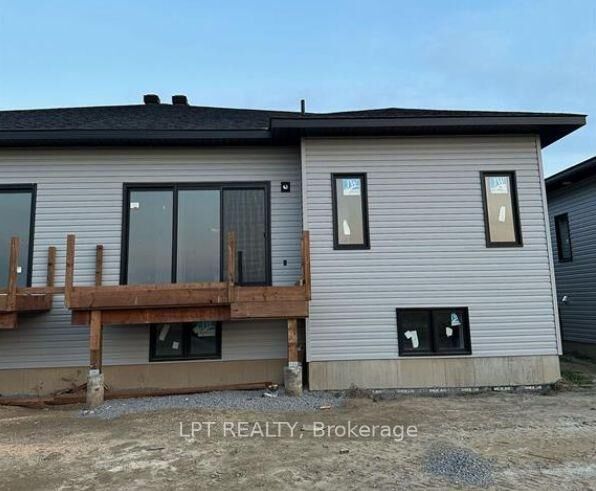 Photo de la propriété: 826 Namur Street ON K0A 2M0