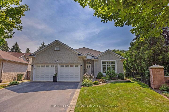 15 Augusta Crescent — photo 1