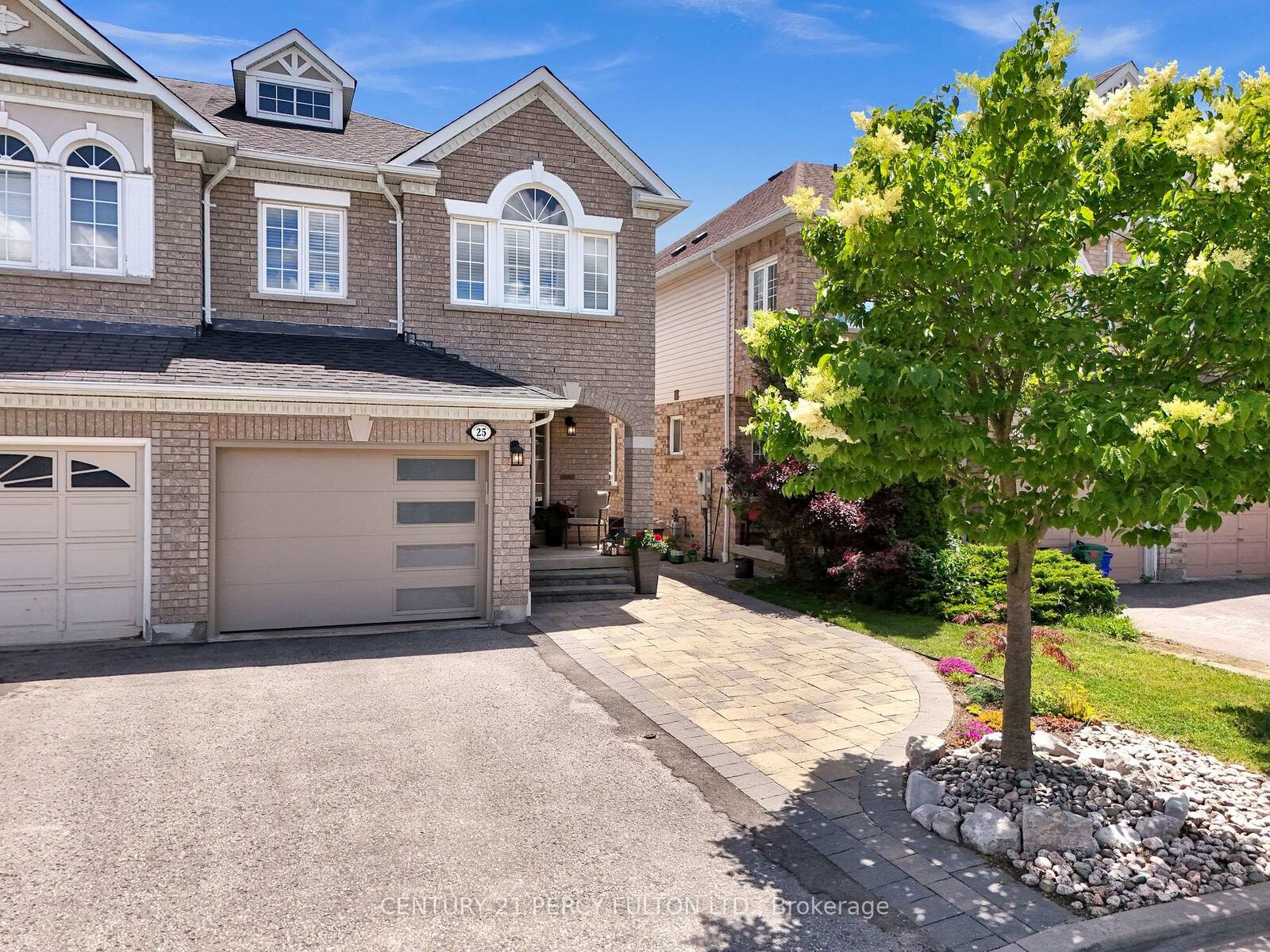 Property Photo: 25 Jonesridge Drive ON L1T 4Z6