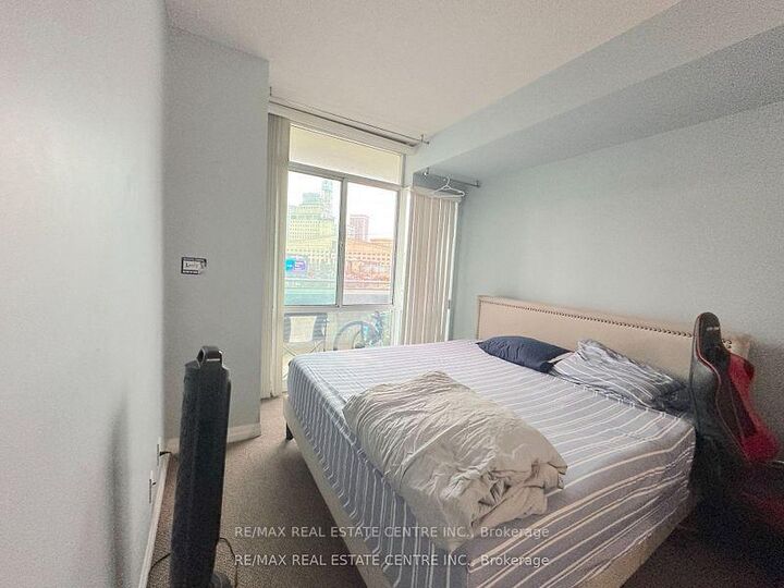 Property Photo:  3939 Duke Of York Boulevard 301  ON L5B 4N2 