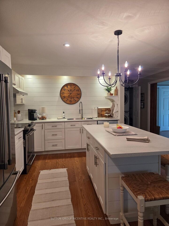 Property Photo: 166 Owen Street 204 ON L4M 3H9