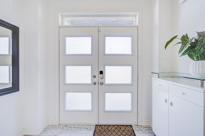 Property Photo:  77 Wesmina Avenue  ON L4A 4V7 