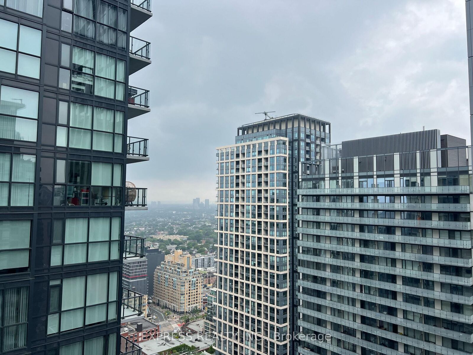 Property Photo:  8 Widmer Street 4303  ON M5V 0W6 