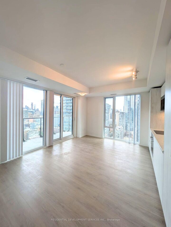 Property Photo:  28 Widmer Street 3628  ON M5V 0T2 