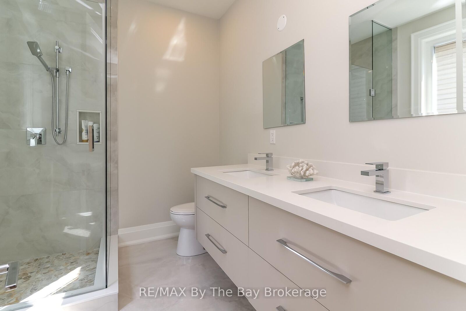 Property Photo: 35 48th Street N ON L9Z 1Y3