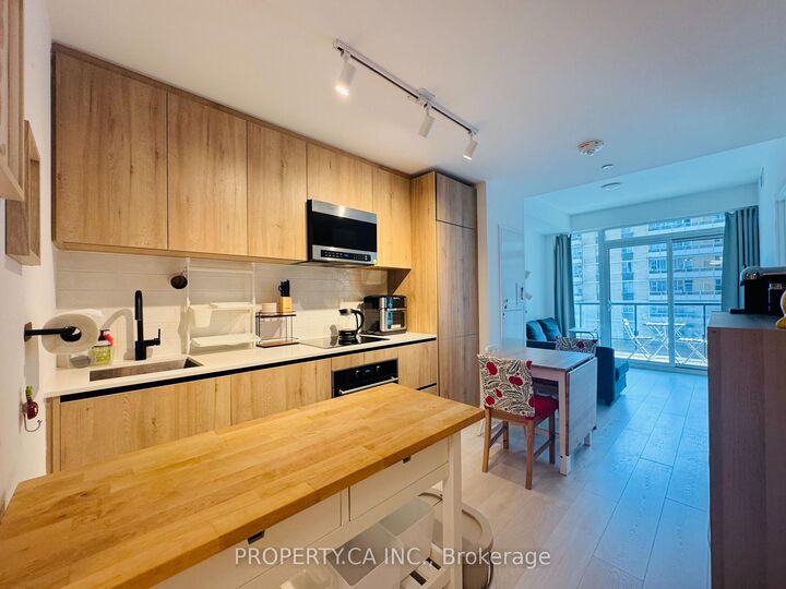 Property Photo: 127 Broadway Avenue 803 ON M4P 1V4