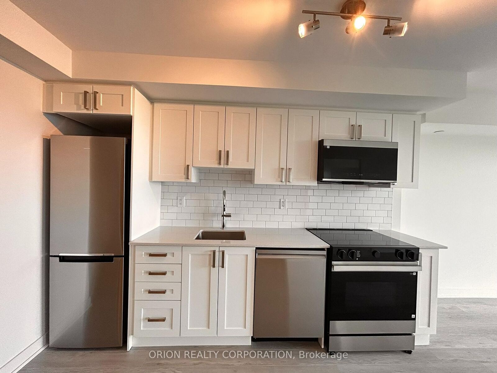 Photo de la propriété: 1010 Sandy Beach Road 1207 ON L1W 0C7