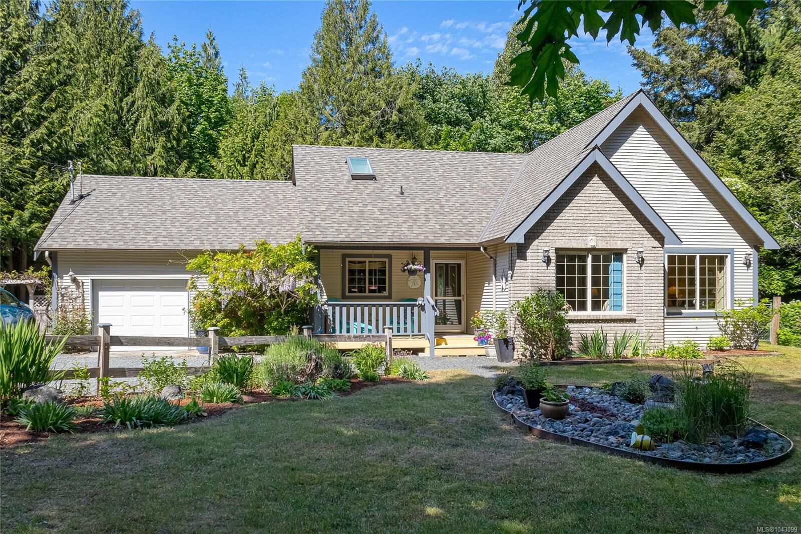 Property Photo: 278 Grovehill Rd BC V9K 2L9