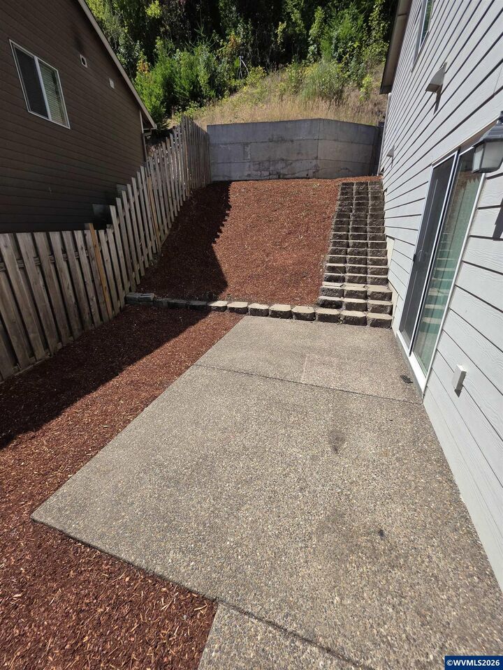 Property Photo: 1027-102 Arthur Wy NW OR 97304