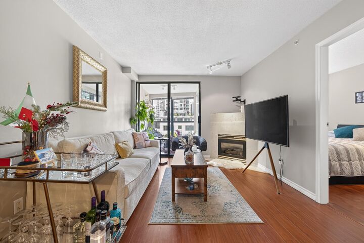 Property Photo:  939 Homer Street 903  BC V6B 2W6 