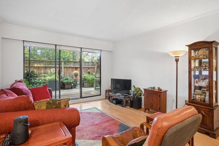 Property Photo:  2255 W 8th Avenue 102  BC V6K 2A6 