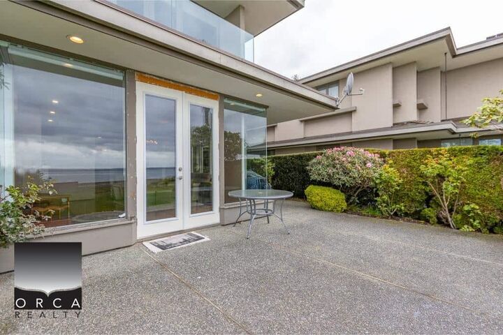 Property Photo:  2424 Avenue Avenue  BC V7V 1E2 