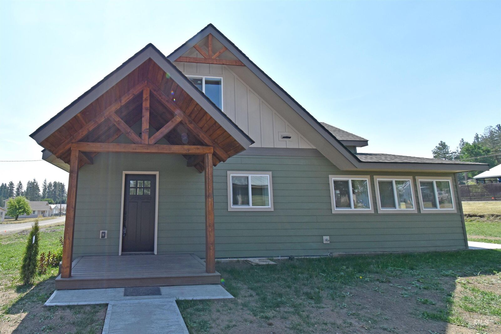Property Photo:  413 Ellis Avenue  ID 83555 
