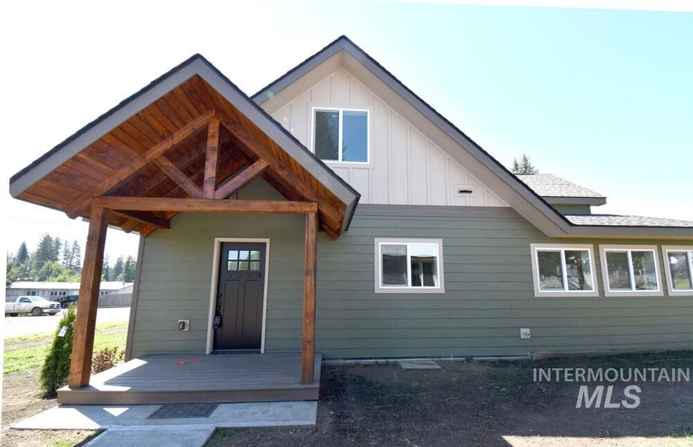 Property Photo: 413 Ellis Avenue ID 83555