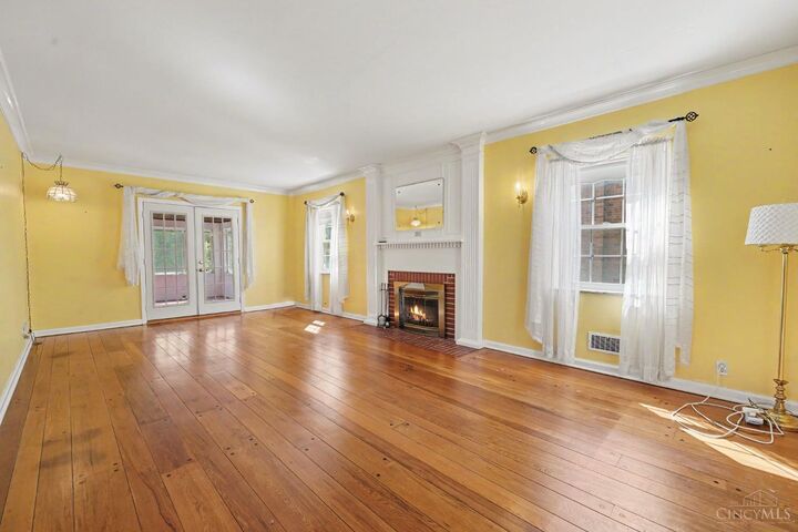 Property Photo: 4632 Glenway Ave OH 45238