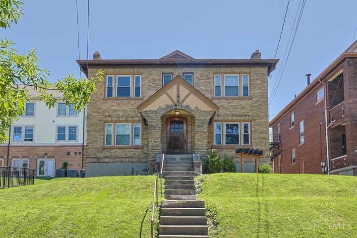 Property Photo:  2724 Stratford Avenue  OH 45220 