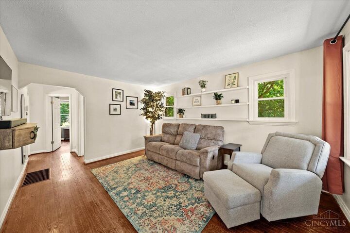 Property Photo: 6408 Girard Avenue OH 45213