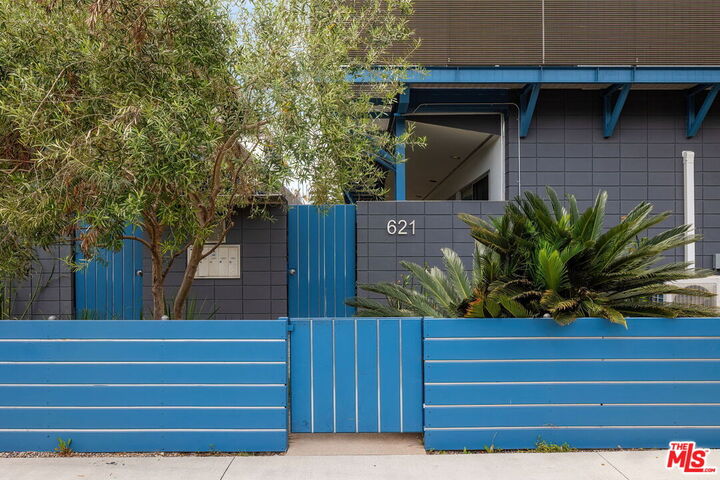 Property Photo:  621 San Juan Ave  CA 90291 