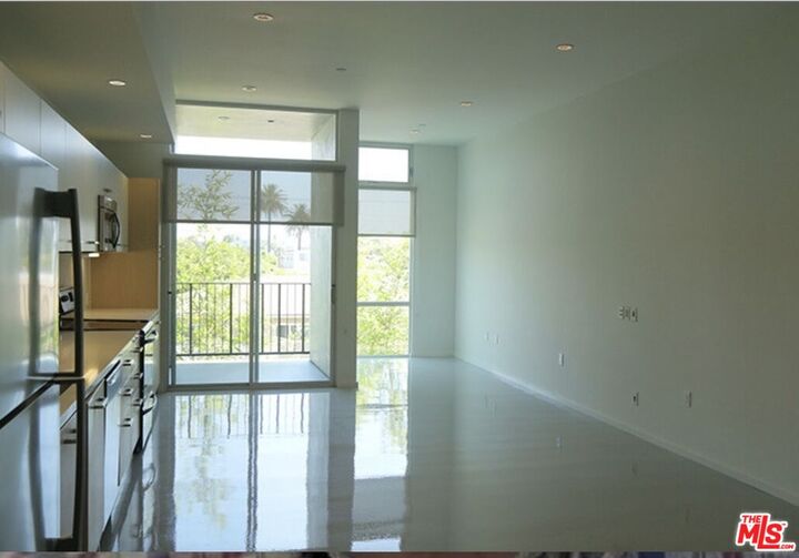 Property Photo: 1107 Venice, Unit 201 CA 90291
